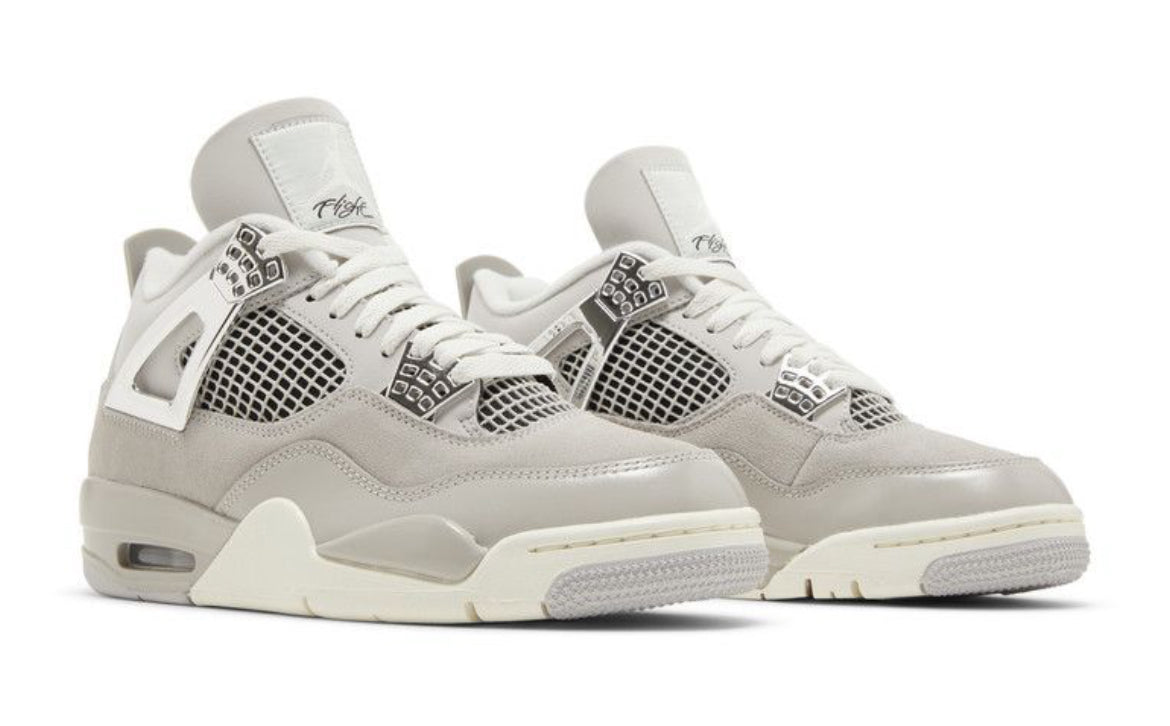Air Jordan 4 Retro 'Frozen
Moments'