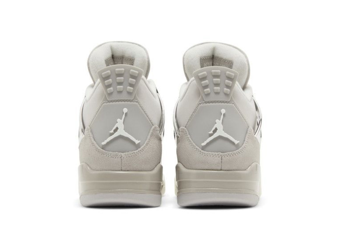 Air Jordan 4 Retro 'Frozen
Moments'