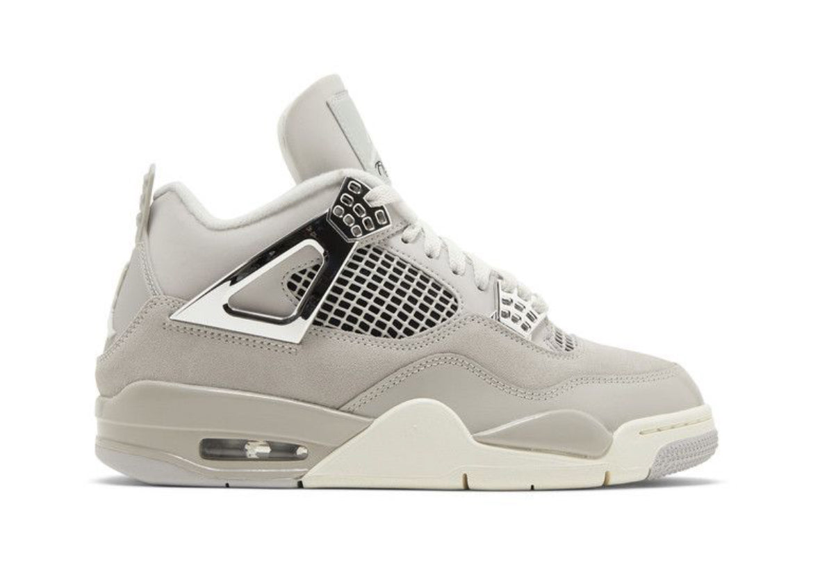 Air Jordan 4 Retro 'Frozen
Moments'