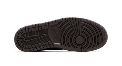 Travis Scott × Air Jordan 1 Retro
Low OG SP 'Velvet Brown'